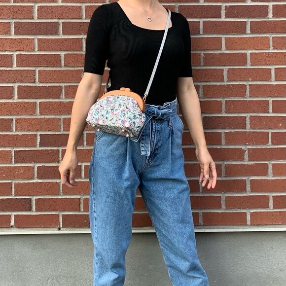 Handmade Genuine Leather Floral Printed Round Wooden Frame Clutch/CrossBody - Picture 9 of 16